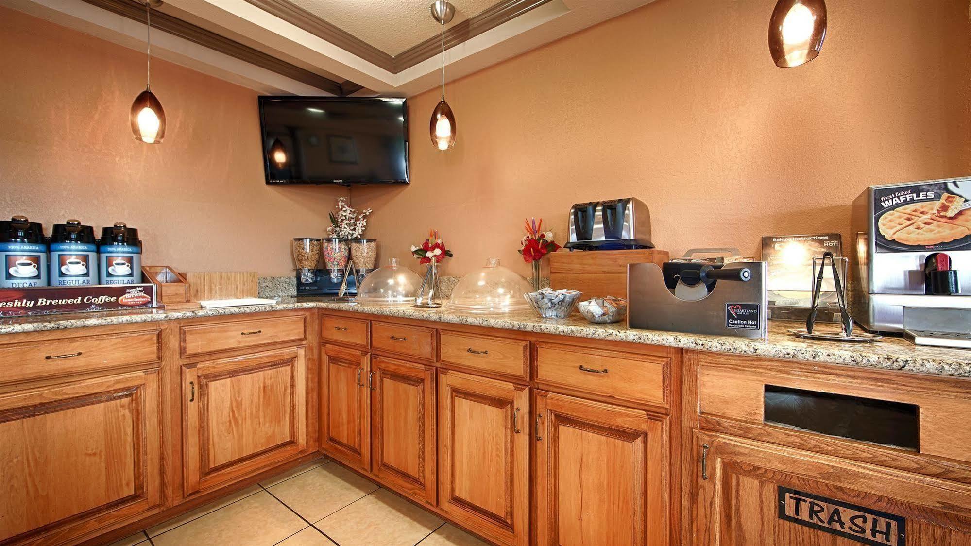 Best Western Montis Inn Saint Robert Esterno foto
